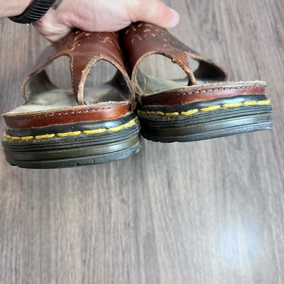Dr. Martens | Vintage Y2K Thong Low Platform Sandals with Perforated Leather Sz7 - Picture 10 of 16